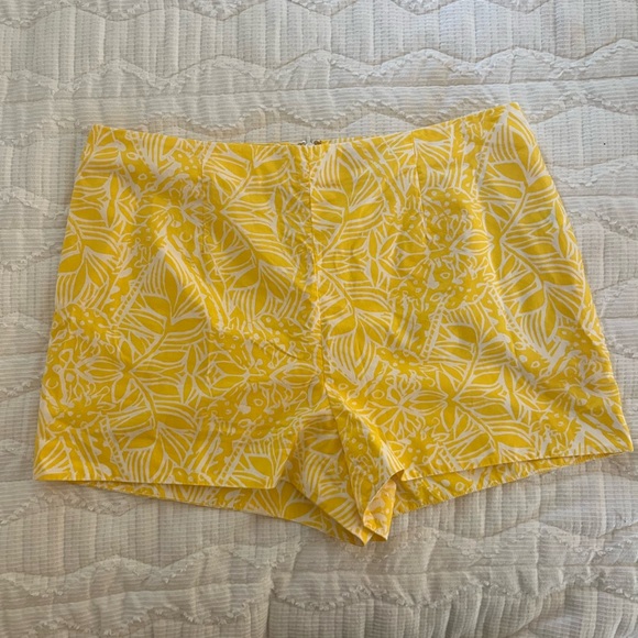 Lilly Pulitzer Yellow and White Shift Romper with Shorts - Picture 4 of 6